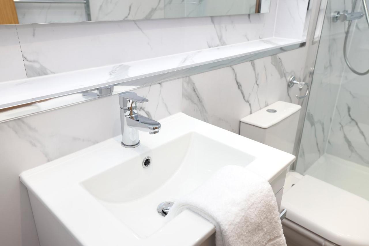 Stunning 2 Bed Apt Nr The Royal Mile & The Castle Edinburgh Exterior photo