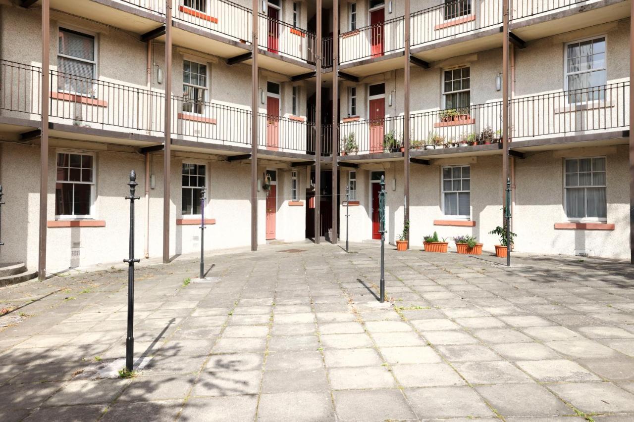 Stunning 2 Bed Apt Nr The Royal Mile & The Castle Edinburgh Exterior photo